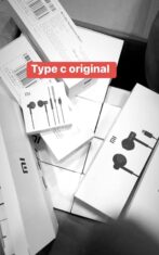 ⁦سماعة رأس أخرى من نوع Mi type C داخل الأذن في العلبة⁩ - الصورة ⁦5⁩