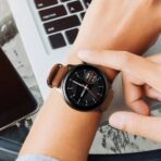 الساعة الذكية ميبرو . ساعة ميبرو لايت الذكية 2 - شاشة اموليد اتش دي 1,3" - 2ماكينة الصراف الآلي - 2 إسورة - نوير - الصورة 4