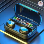 Écouteurs Bluetooth 5.3 sans fil+ POWERBANK étanche
سماعات M27 بلوتوث مع ميكروفون لاسلكية تعمل باللمس مقاومة للماء +باور بنك – Image 3